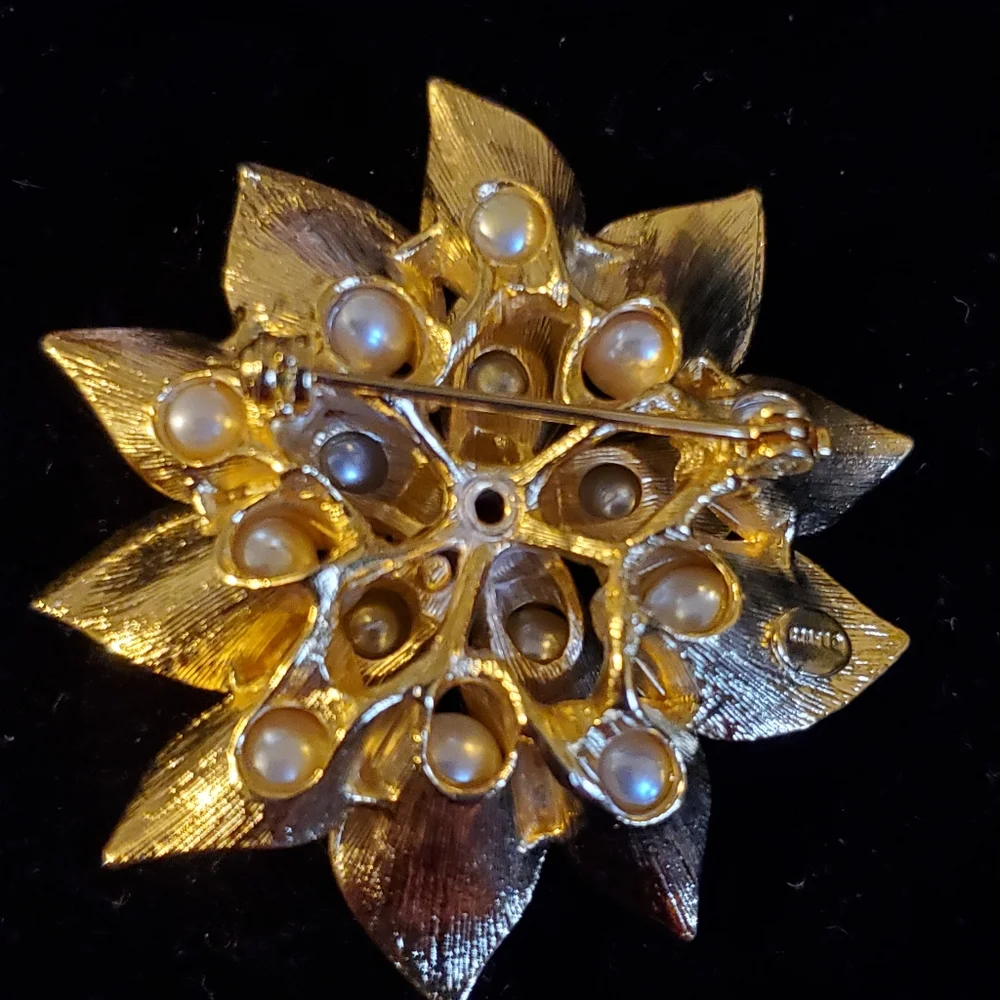 Vintage CRAFT designer brooch flower with faux pearls